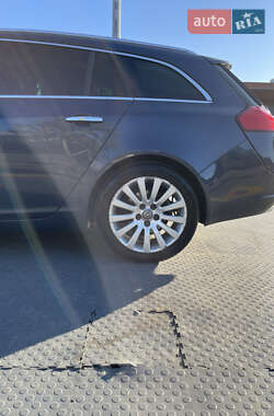 Универсал Opel Insignia 2010 в 