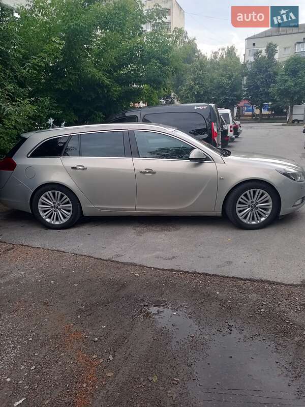 Универсал Opel Insignia 2011 в Звягеле