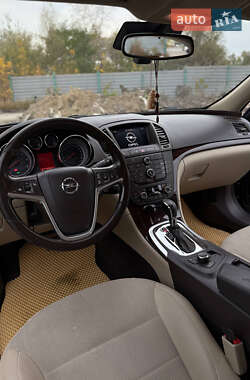 Универсал Opel Insignia 2010 в 