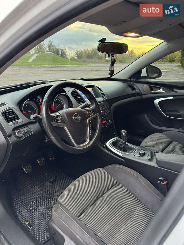 Универсал Opel Insignia 2011 в Ровно