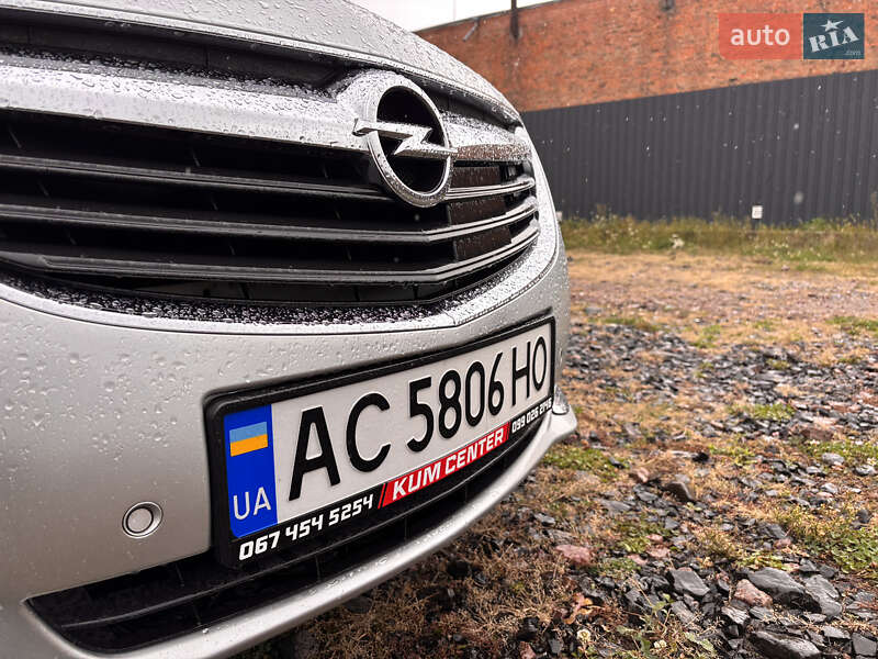 Універсал Opel Insignia 2014 в Луцьку