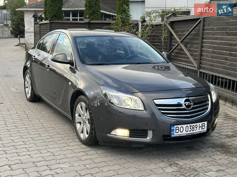 Седан Opel Insignia 2012 в Тернополе