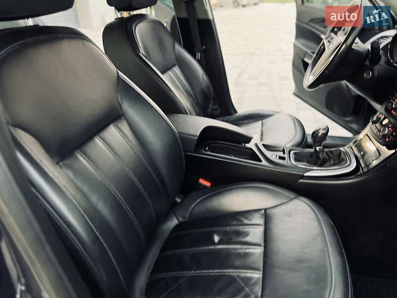Універсал Opel Insignia 2010 в Тернополі