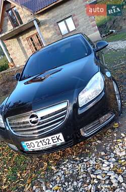 Седан Opel Insignia 2010 в Почаеве