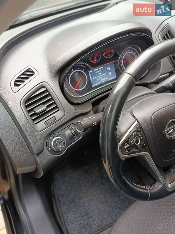 Универсал Opel Insignia 2013 в Ужгороде