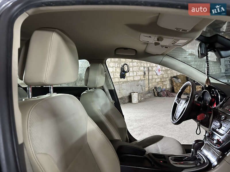 Лифтбек Opel Insignia 2010 в Тульчине