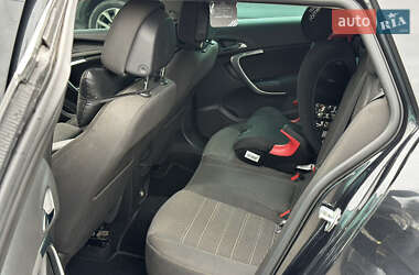 Универсал Opel Insignia 2010 в 