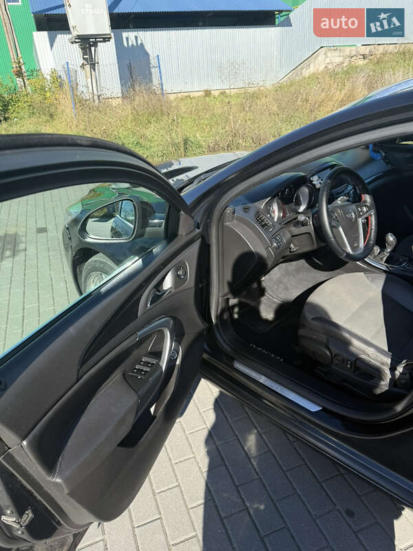 Універсал Opel Insignia 2011 в Чернівцях