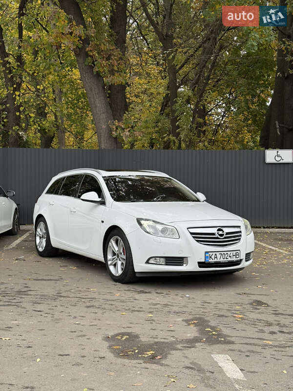 Универсал Opel Insignia 2010 в 