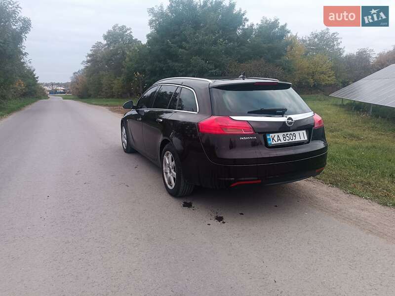 Универсал Opel Insignia 2011 в Бершади