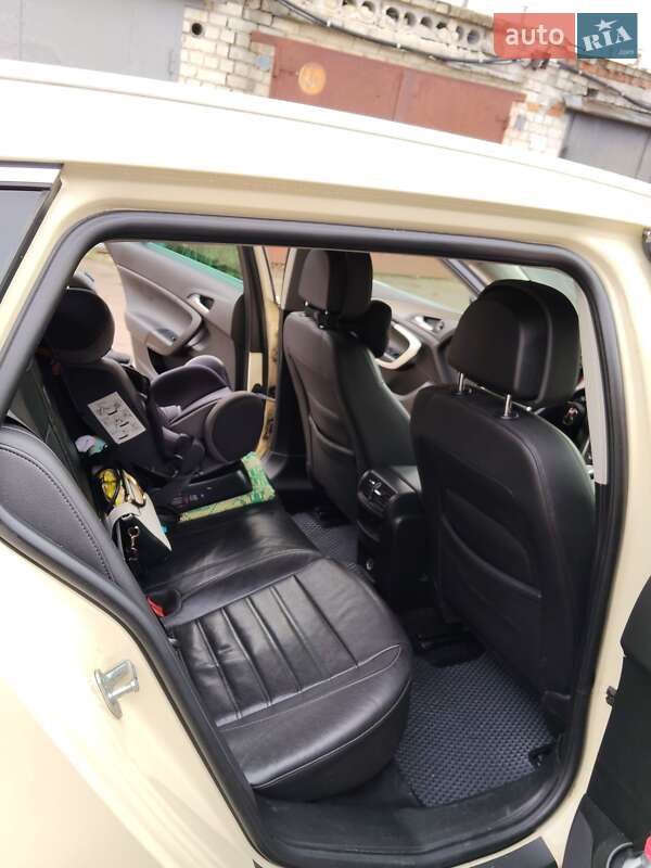 Универсал Opel Insignia 2011 в Чернигове