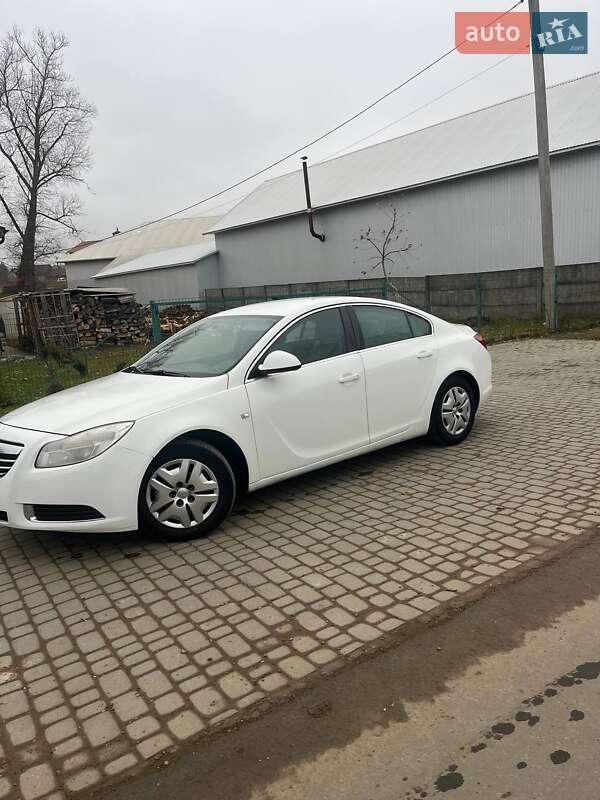 Седан Opel Insignia 2009 в Чернівцях