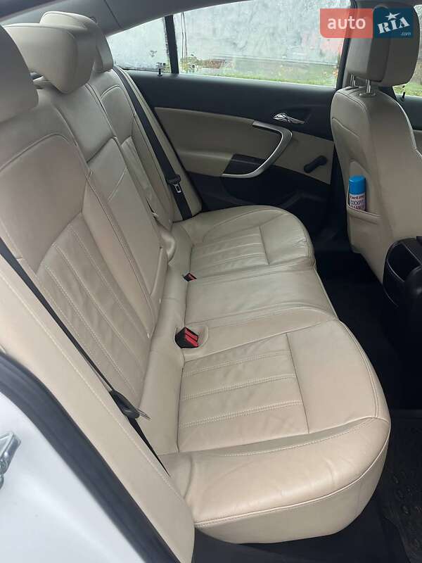 Седан Opel Insignia 2009 в Чернівцях