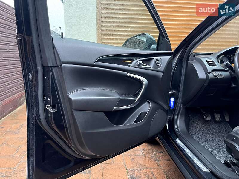 Седан Opel Insignia 2009 в Ровно