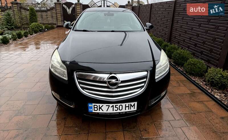 Седан Opel Insignia 2009 в Ровно