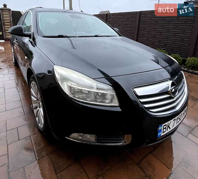 Седан Opel Insignia 2009 в Ровно