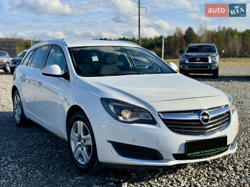 Универсал Opel Insignia 2016 в Новояворовске