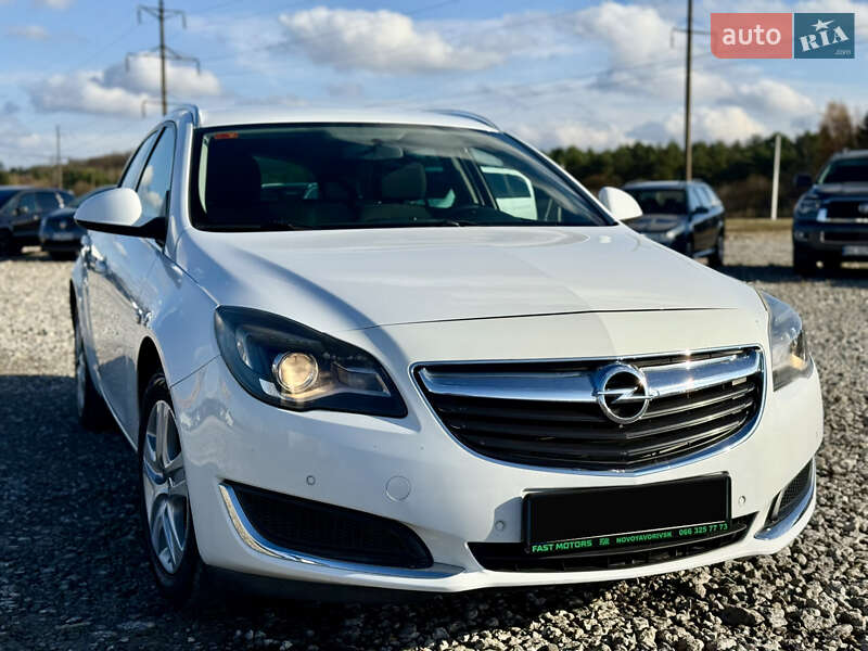 Универсал Opel Insignia 2016 в Новояворовске