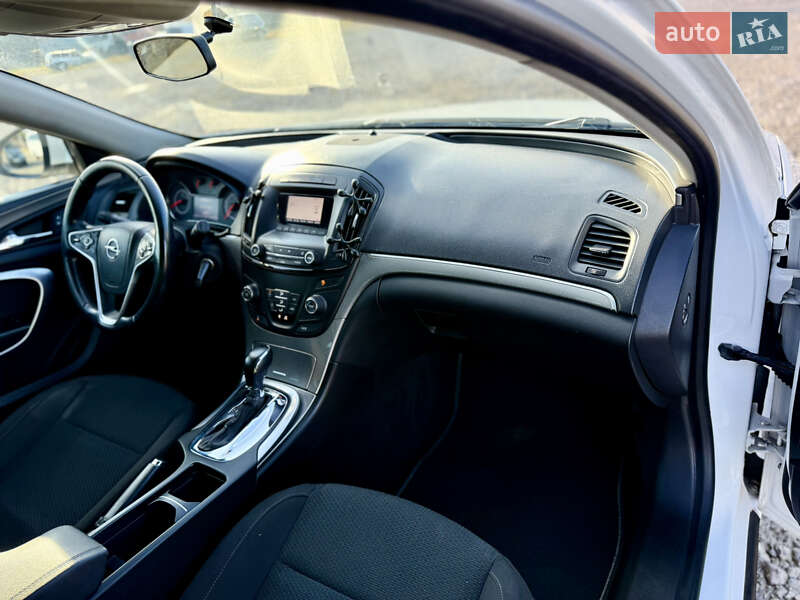 Универсал Opel Insignia 2016 в Новояворовске