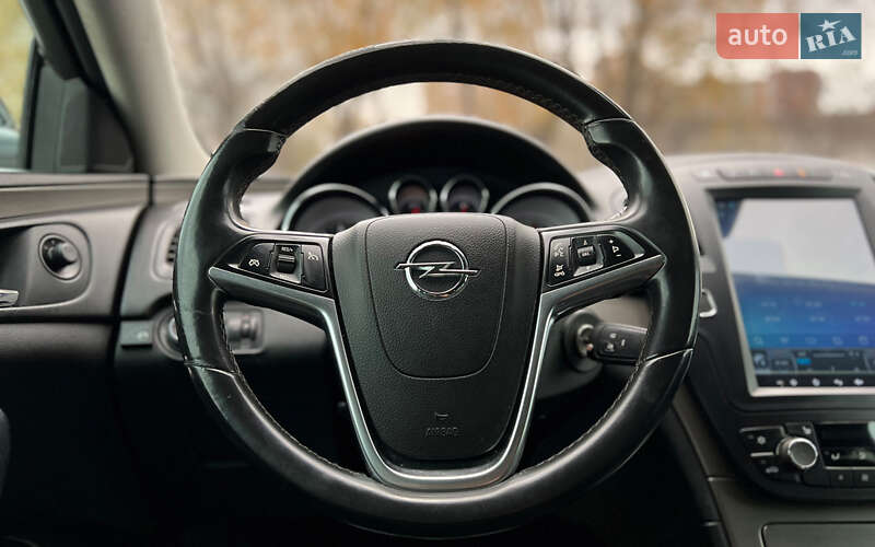 Седан Opel Insignia 2012 в Львове