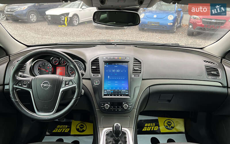 Седан Opel Insignia 2012 в Львове