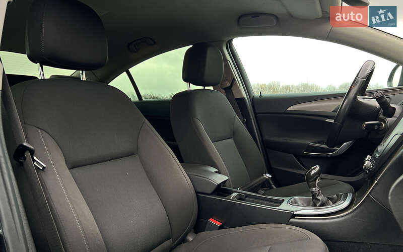 Седан Opel Insignia 2012 в Львове