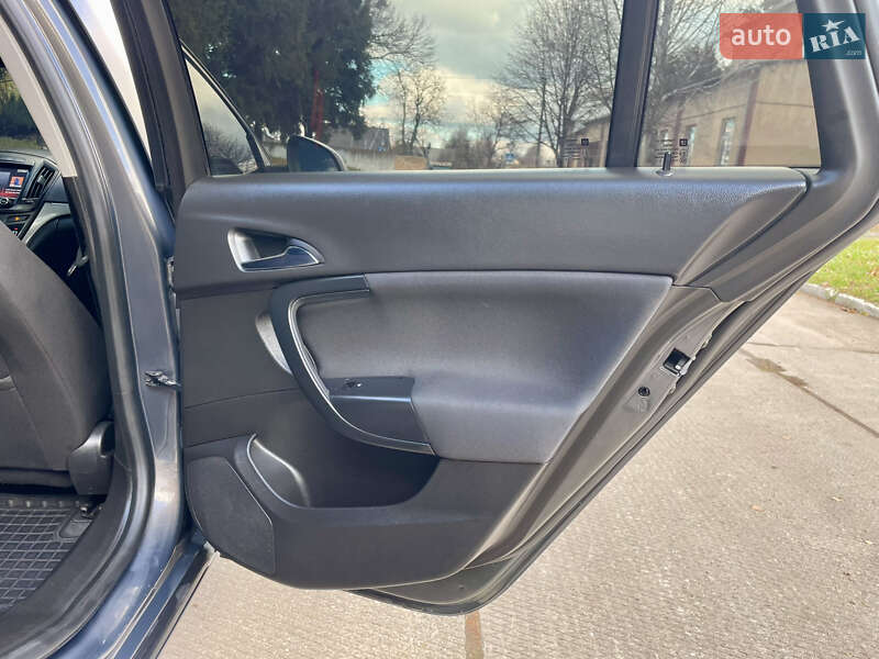 Универсал Opel Insignia 2015 в Остроге