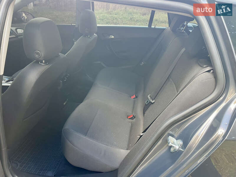 Универсал Opel Insignia 2015 в Остроге