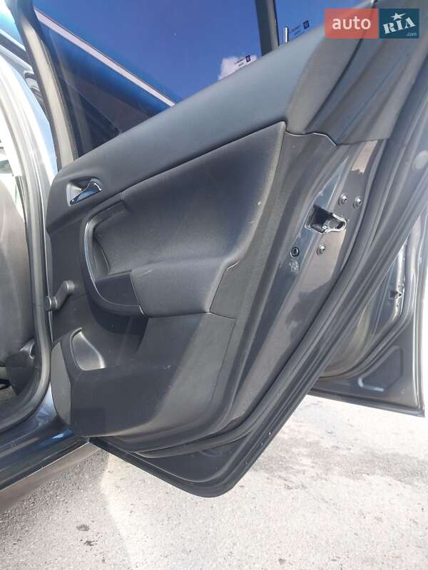 Лифтбек Opel Insignia 2009 в Владимире фото 34 Лифтбек Opel Insignia 2009 в Владимире