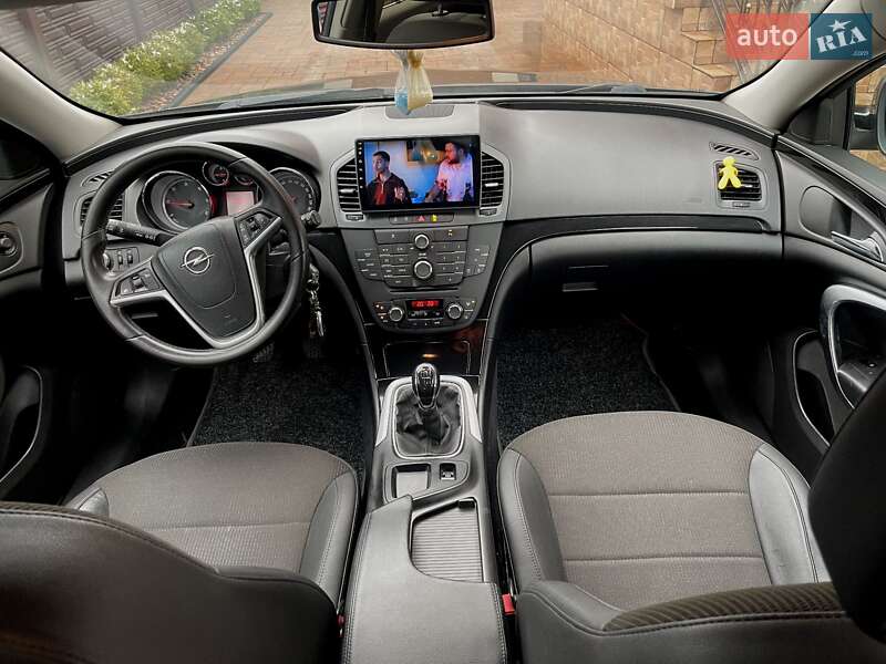 Седан Opel Insignia 2009 в Ровно