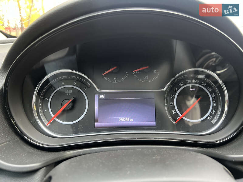 Універсал Opel Insignia 2016 в Бучі