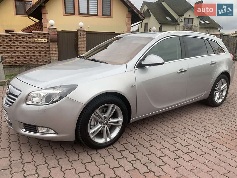 Універсал Opel Insignia 2011 в Чернівцях