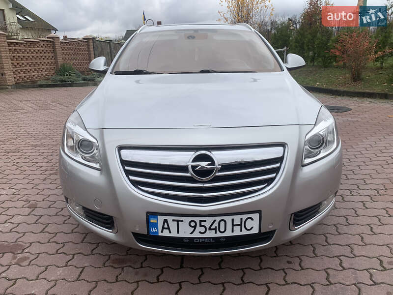 Універсал Opel Insignia 2011 в Чернівцях