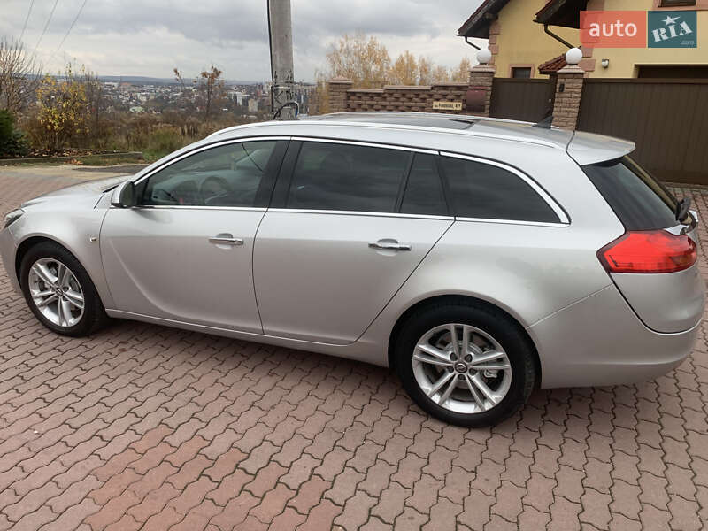 Універсал Opel Insignia 2011 в Чернівцях