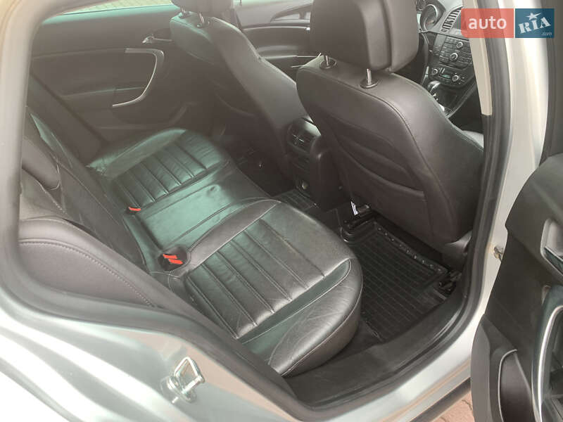 Універсал Opel Insignia 2011 в Чернівцях