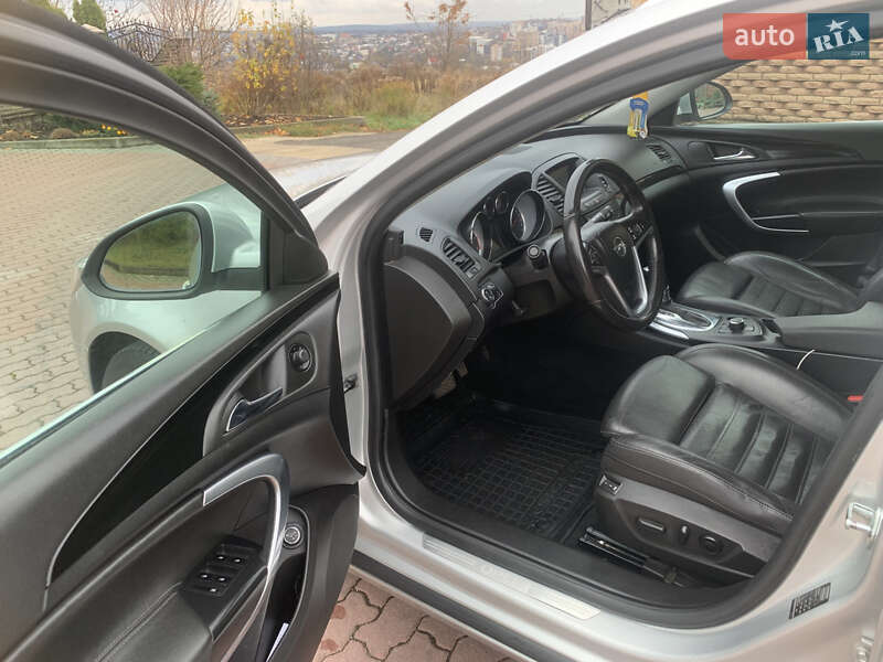 Універсал Opel Insignia 2011 в Чернівцях