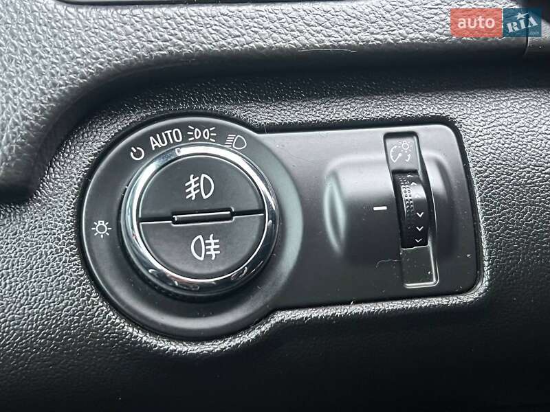 Універсал Opel Insignia 2015 в Хмельницькому