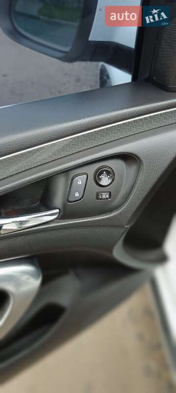 Універсал Opel Insignia 2016 в Дніпрі