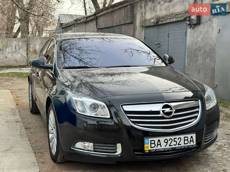 Седан Opel Insignia 2010 в Чорноморську