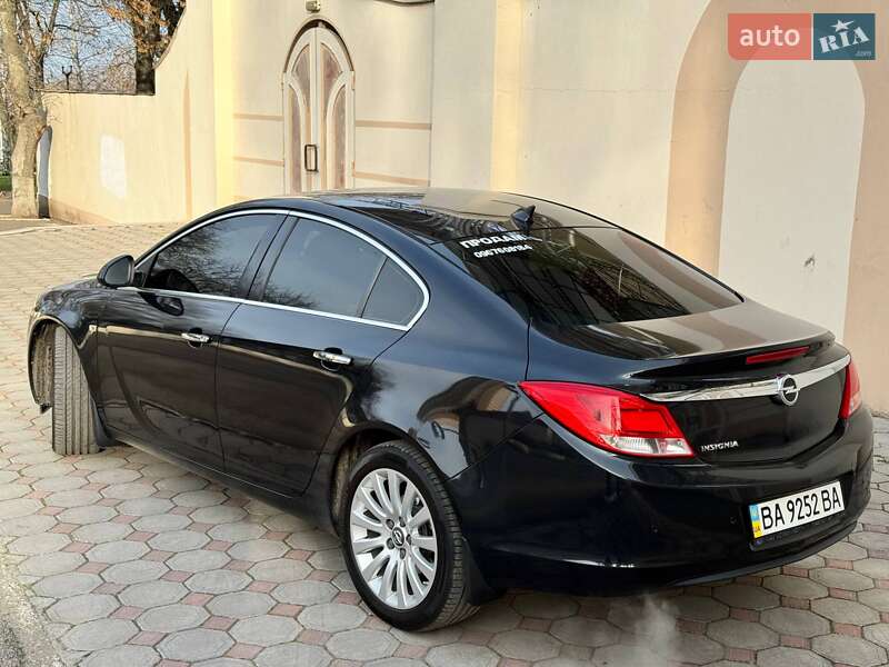 Седан Opel Insignia 2010 в Чорноморську