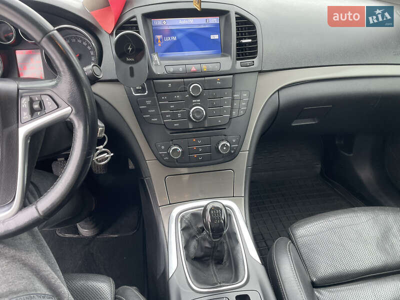 Седан Opel Insignia 2012 в Львове