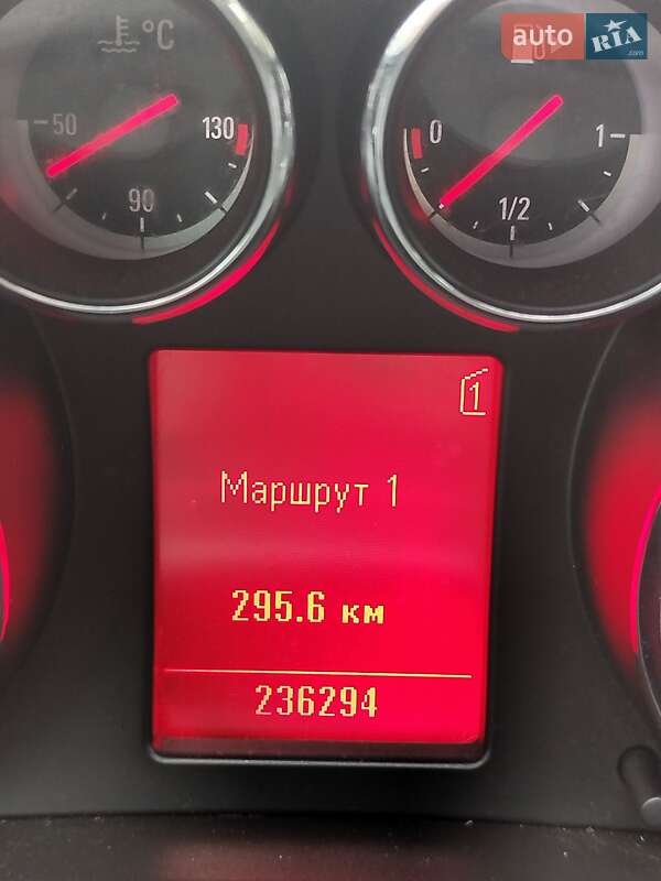 Седан Opel Insignia 2010 в Городке