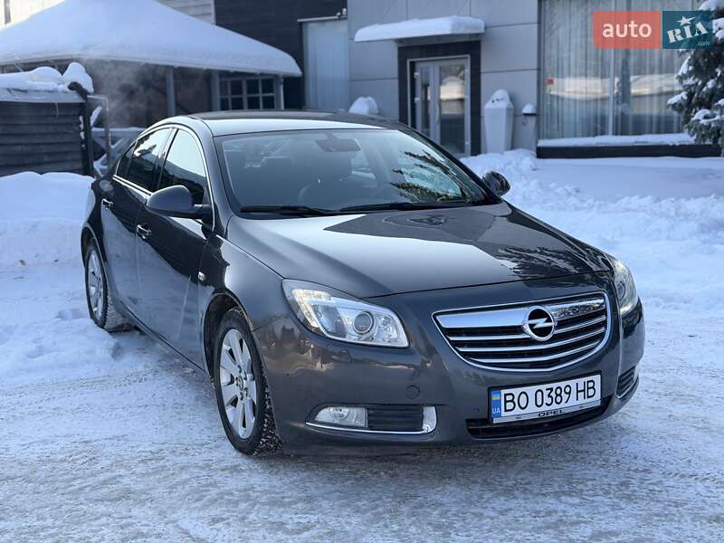 Седан Opel Insignia 2012 в Тернополе