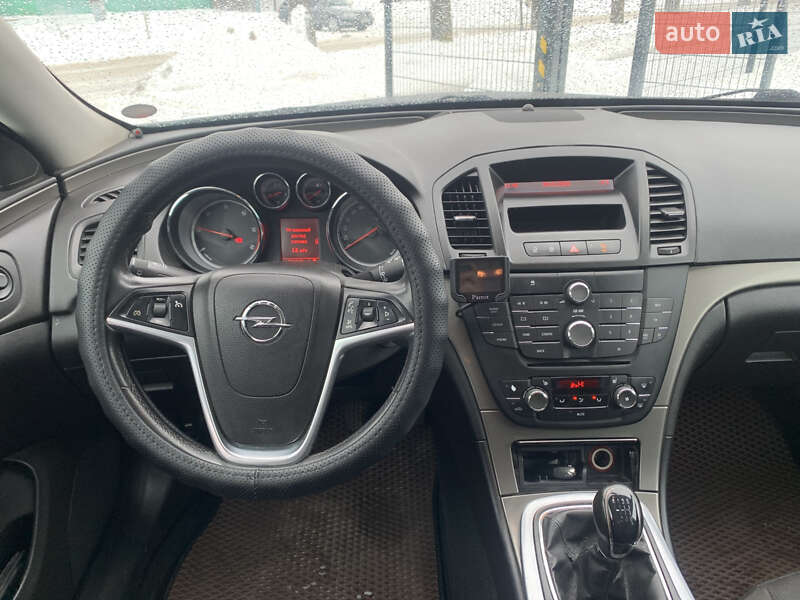 Универсал Opel Insignia 2009 в Новой Ушице
