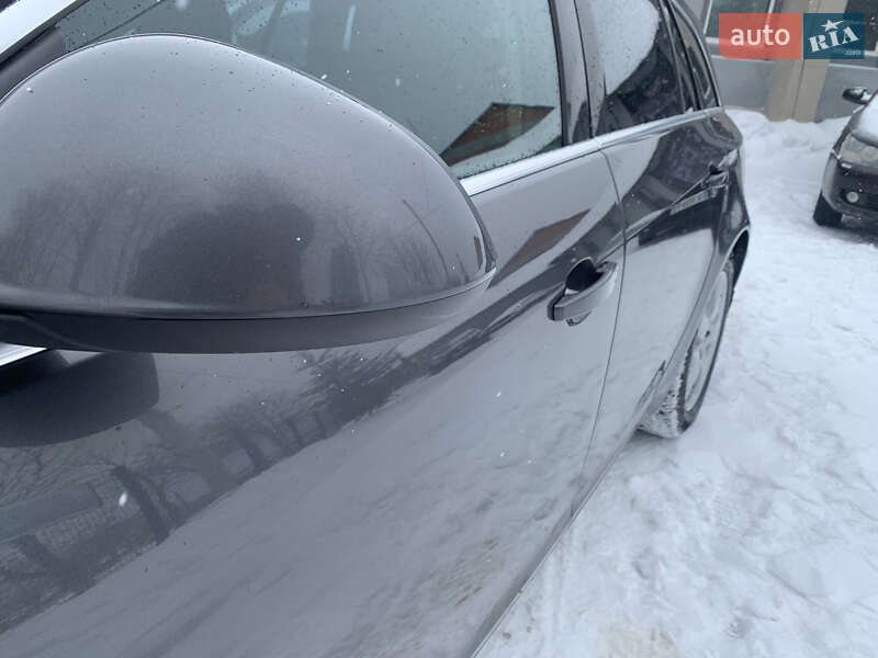 Универсал Opel Insignia 2009 в Новой Ушице