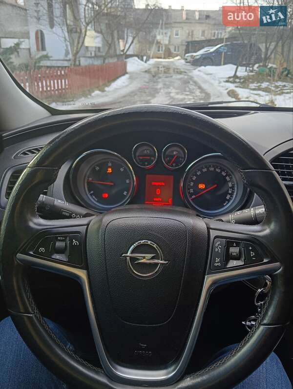 Седан Opel Insignia 2010 в Львове