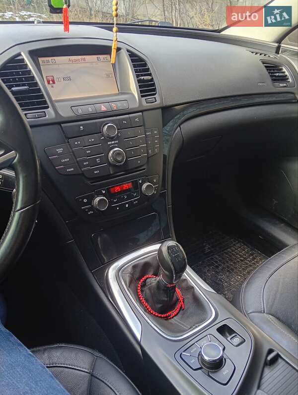 Седан Opel Insignia 2010 в Львове