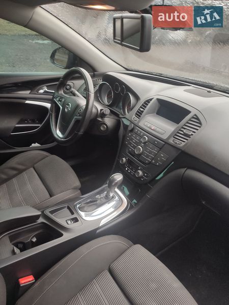 Универсал Opel Insignia 2010 в Южноукраинске