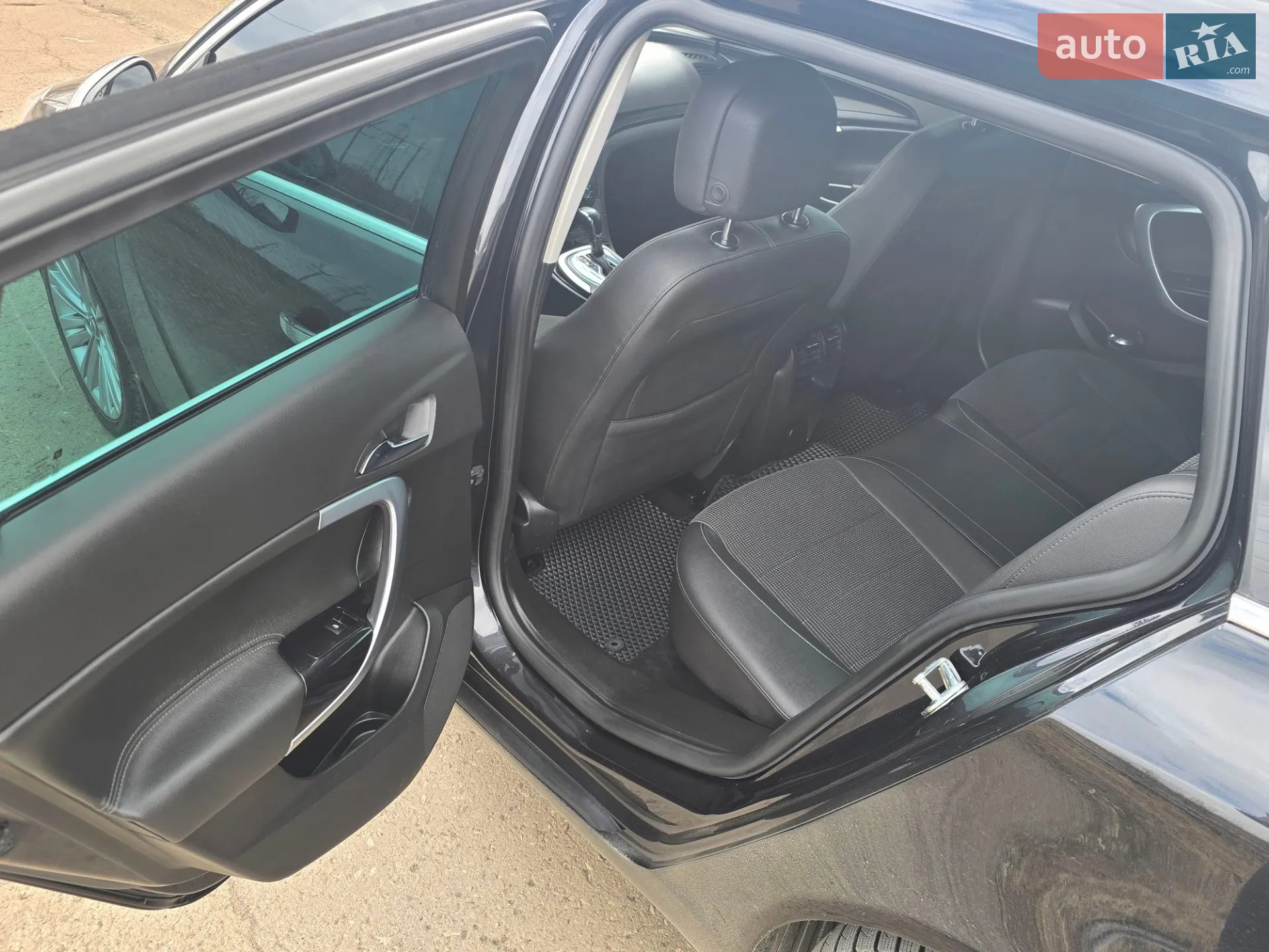 2011 Opel Insignia - мініатюра 12