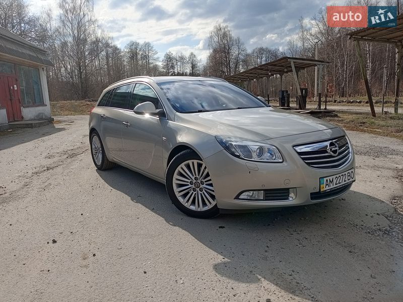 Універсал Opel Insignia 2011 в Звягелі